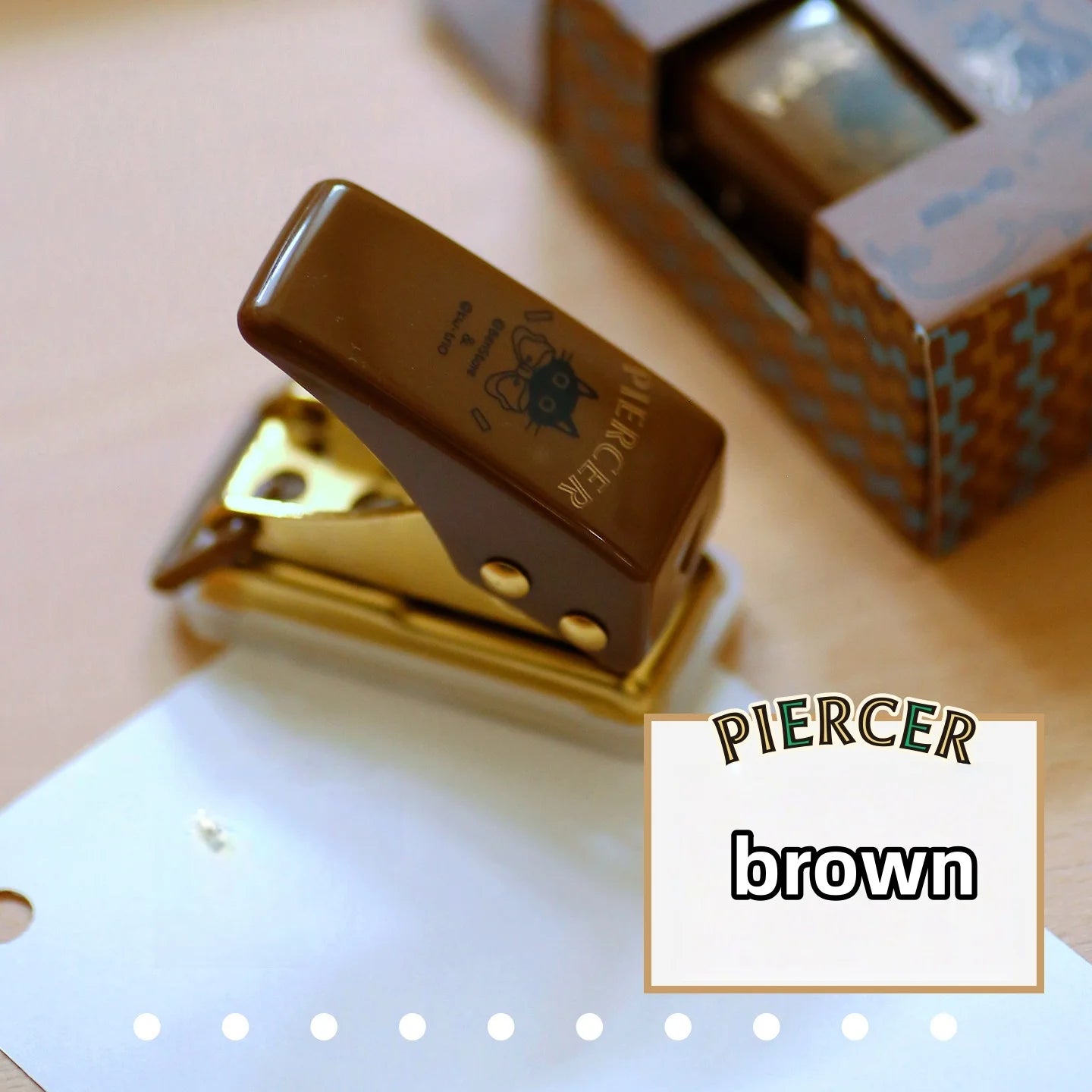 Mini Paper/Photo Puncher, Portable Single-hole Puncher, DIY Loose-leaf Core, Suitable for Office, School and Home Use