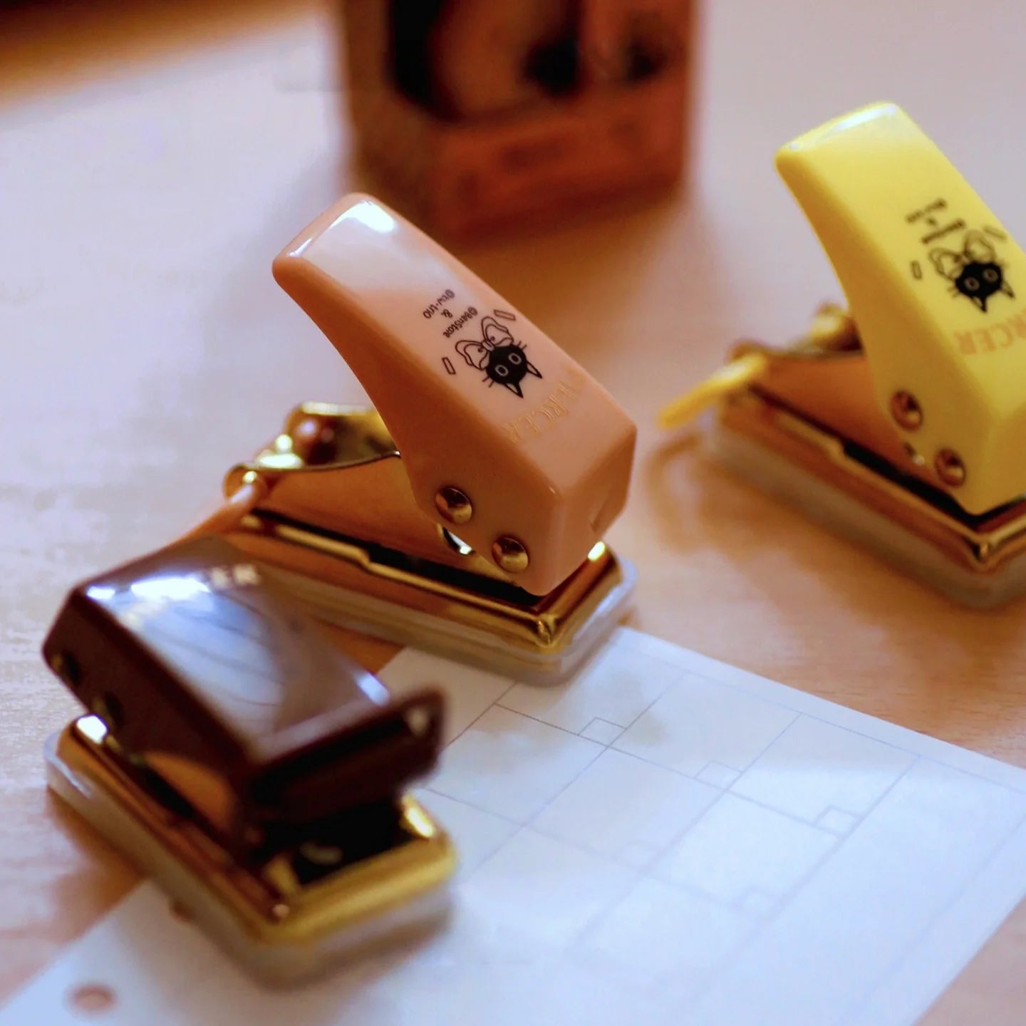 Mini Paper/Photo Puncher, Portable Single-hole Puncher, DIY Loose-leaf Core, Suitable for Office, School and Home Use